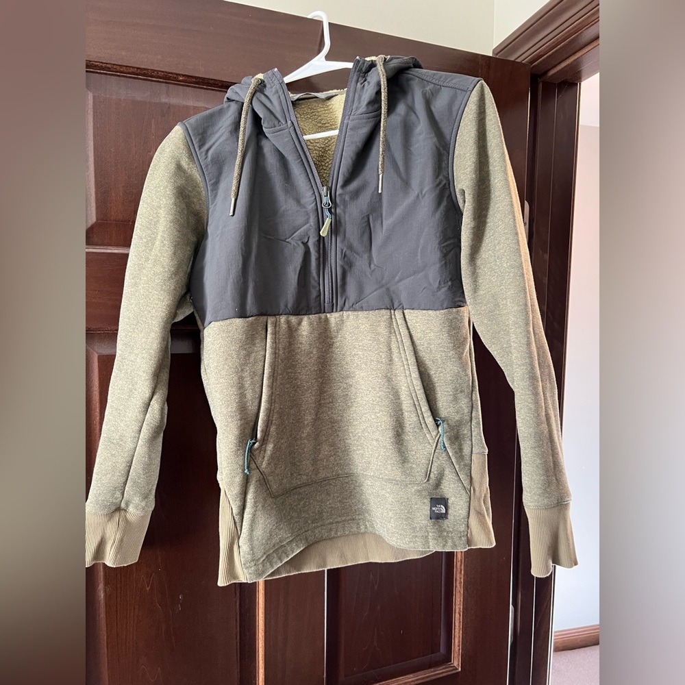 North face pullover